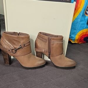 Clarks Tan Leather Ankle Booties with Decorative Bit